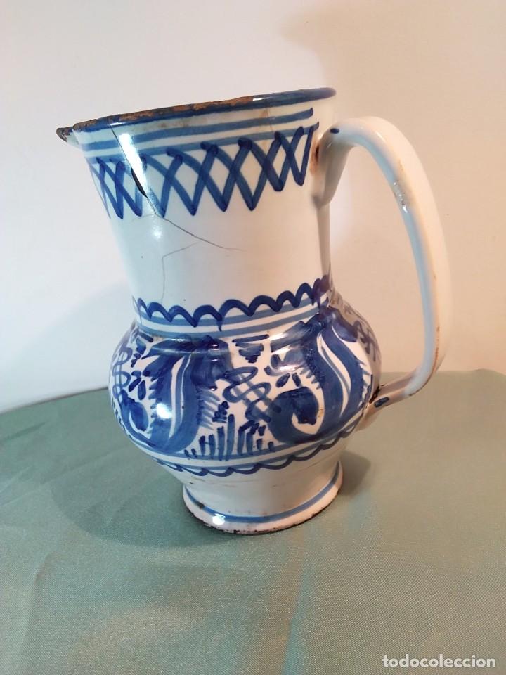 Antig&uuml;edades: Jarra vinatera de Manises decorada en azul. - Foto 1