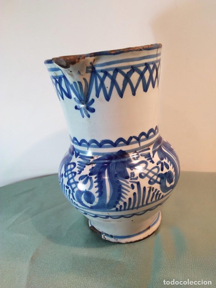 Antig&uuml;edades: Jarra vinatera de Manises decorada en azul. - Foto 2