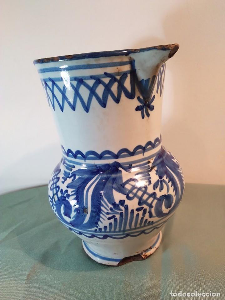Antig&uuml;edades: Jarra vinatera de Manises decorada en azul. - Foto 3