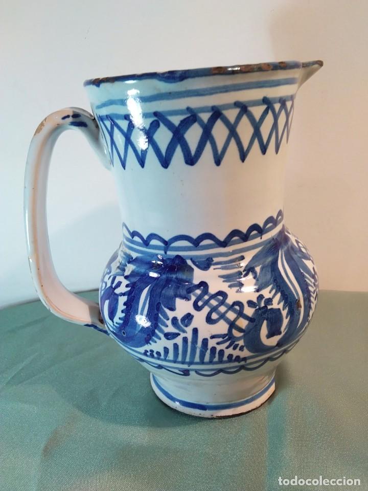 Antig&uuml;edades: Jarra vinatera de Manises decorada en azul. - Foto 4