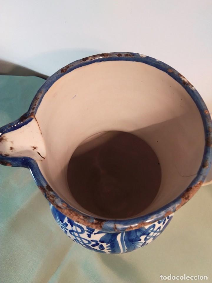 Antig&uuml;edades: Jarra vinatera de Manises decorada en azul. - Foto 8