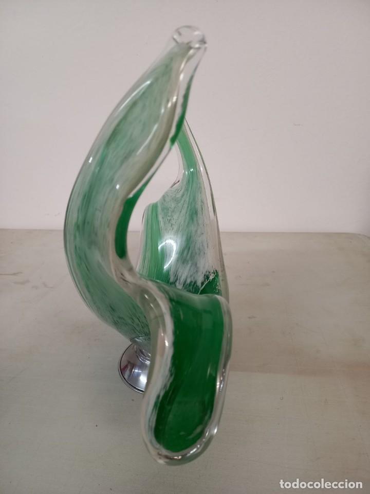 Antig&uuml;edades: GRAN CENTRO DE CRISTAL VERDE Y BLANCO , CON BASE DE METAL - Foto 3
