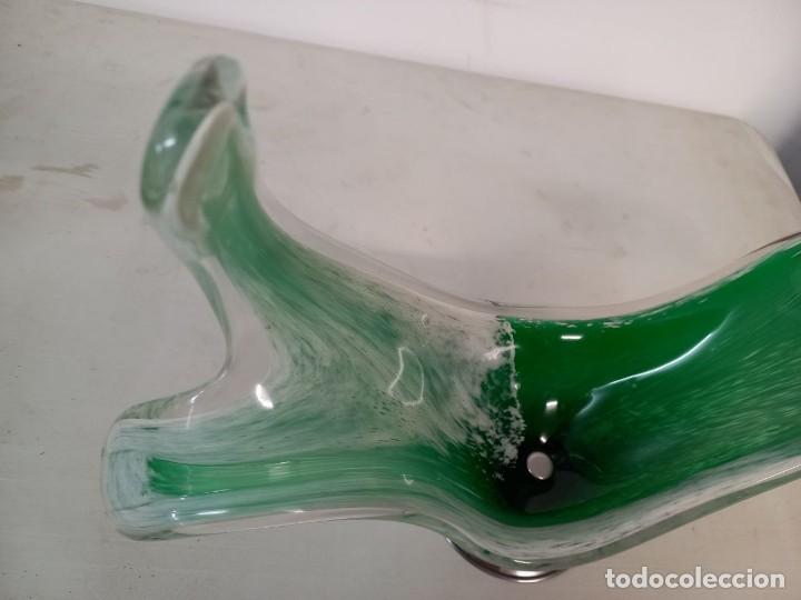 Antig&uuml;edades: GRAN CENTRO DE CRISTAL VERDE Y BLANCO , CON BASE DE METAL - Foto 6