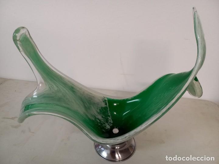 Antig&uuml;edades: GRAN CENTRO DE CRISTAL VERDE Y BLANCO , CON BASE DE METAL - Foto 11