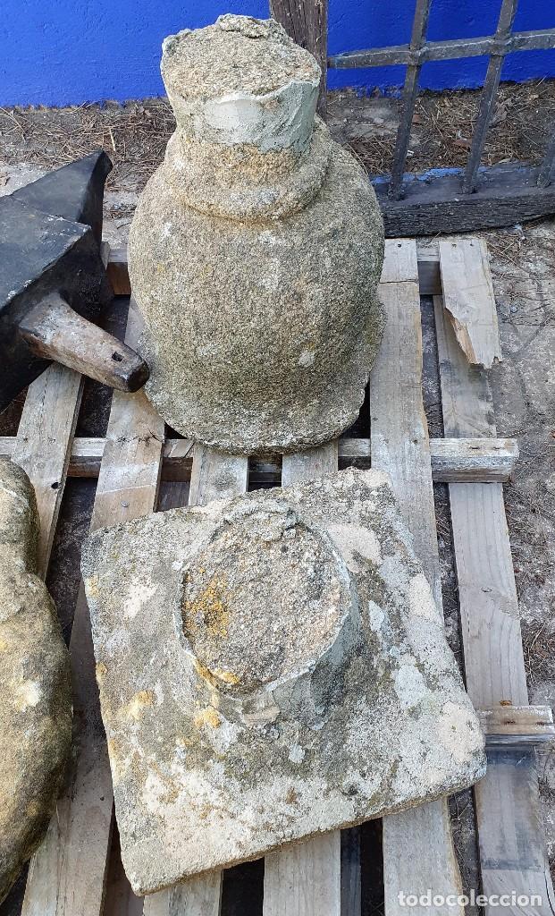 Antig&uuml;edades: COPA MACIZA DE PIEDRA CON PEANA