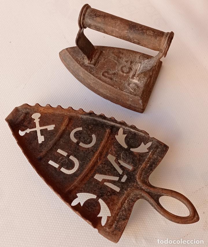 sujeta libros con antiguas planchas de hierro f - Acquista Altri oggetti  antichi su todocoleccion