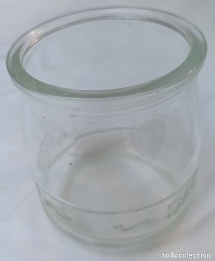 Antig&uuml;edades: DANONE tarro de cristal con las letras en relieve - Foto 1