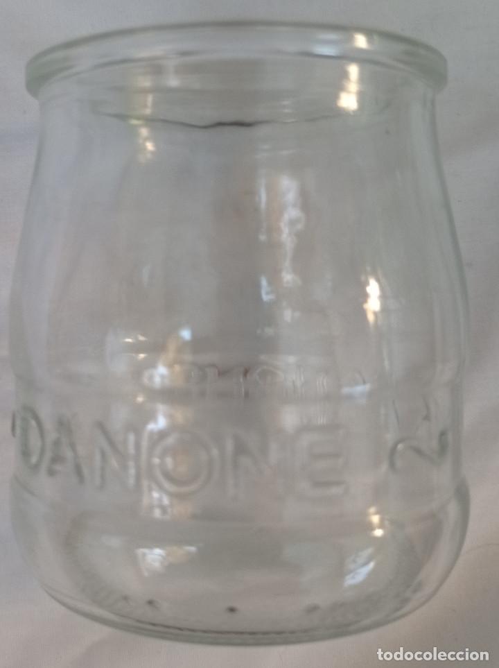 Antig&uuml;edades: DANONE tarro de cristal con las letras en relieve - Foto 2