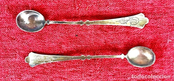 Antig&uuml;edades: PAREJA DE FINAS Y DELICADAS CUCHARITAS DE SERVIR. ESTILO IMPERIO. ESPA&Ntilde;A. SIGLO XIX
