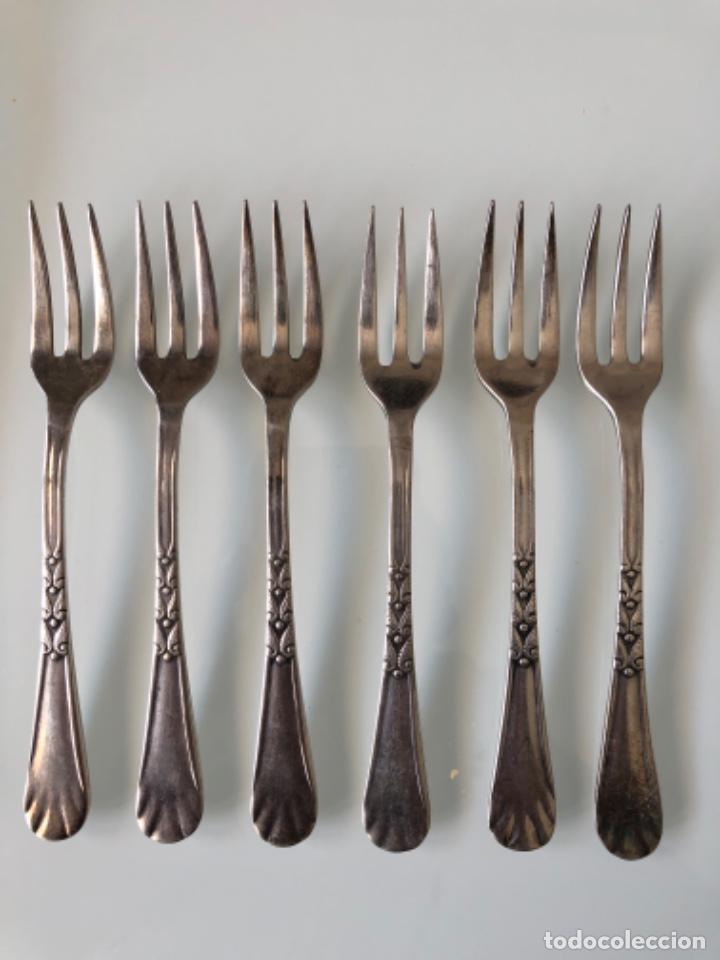 Antig&uuml;edades: 26 CUBIERTOS MTL PLATEADO 50 - Foto 1