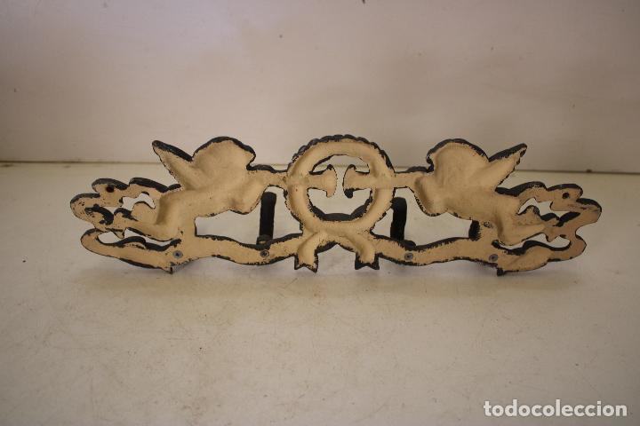 Antig&uuml;edades: percha de angeles de hierro - Foto 3