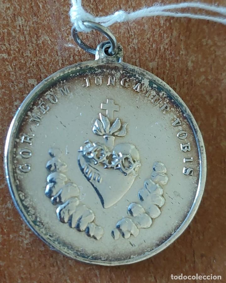 Antig&uuml;edades: Medalla plata virgen y coraz&oacute;n - Foto 1
