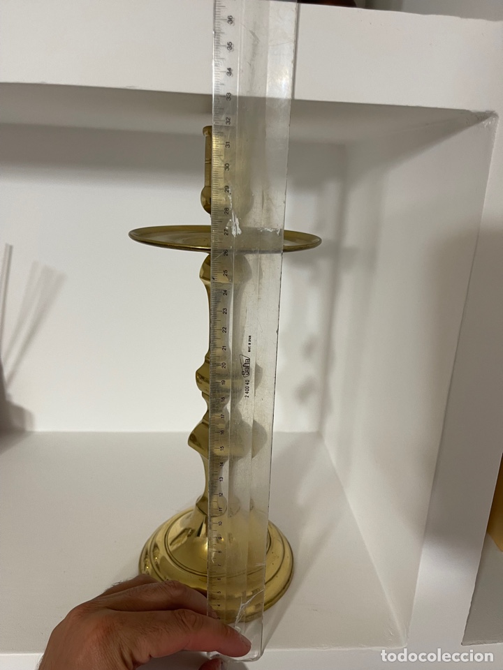 Antig&uuml;edades: Gran candelabro de lat&oacute;n dorado - Foto 4
