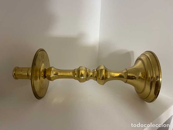Antig&uuml;edades: Gran candelabro de lat&oacute;n dorado - Foto 6