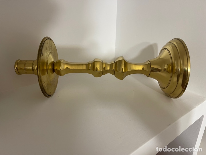 Antig&uuml;edades: Gran candelabro de lat&oacute;n dorado - Foto 7