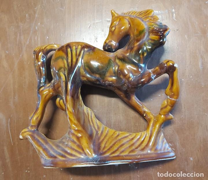 Antig&uuml;edades: Figura de caballo de cer&aacute;mica - Foto 3