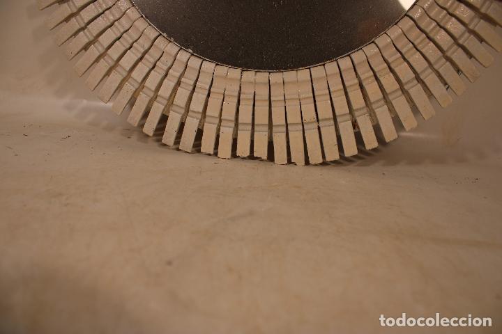 Antig&uuml;edades: espejo sol con pinzas de madera - Foto 2