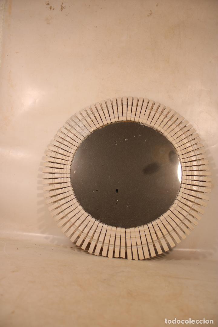 Antig&uuml;edades: espejo sol con pinzas de madera - Foto 3