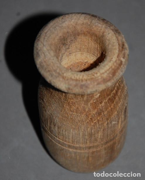 Antig&uuml;edades: PORTA VELAS DE MADERA - Foto 1