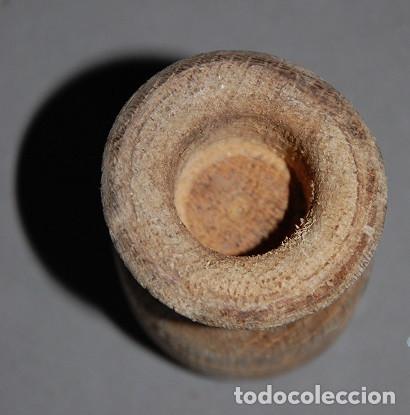 Antig&uuml;edades: PORTA VELAS DE MADERA - Foto 3