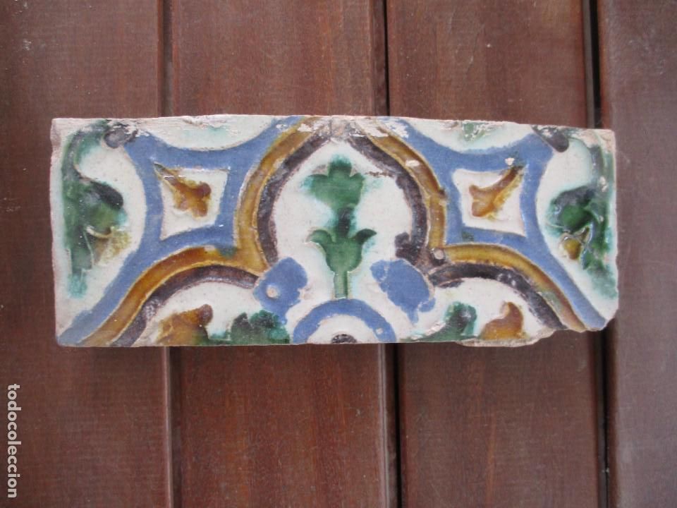 Antig&uuml;edades: Azulejo del siglo XVI - Foto 1