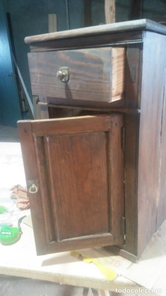 Antig&uuml;edades: Mesilla antigua - Foto 2