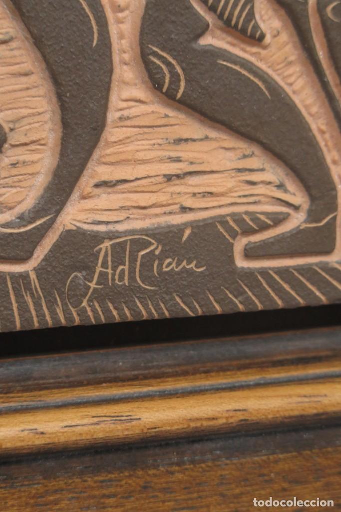 Antig&uuml;edades: PLACA DE BARRO. ADRIAN NAVARRO. CUENCA - Foto 4