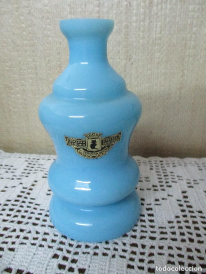 Antig&uuml;edades: jarron opalina azul - Foto 1