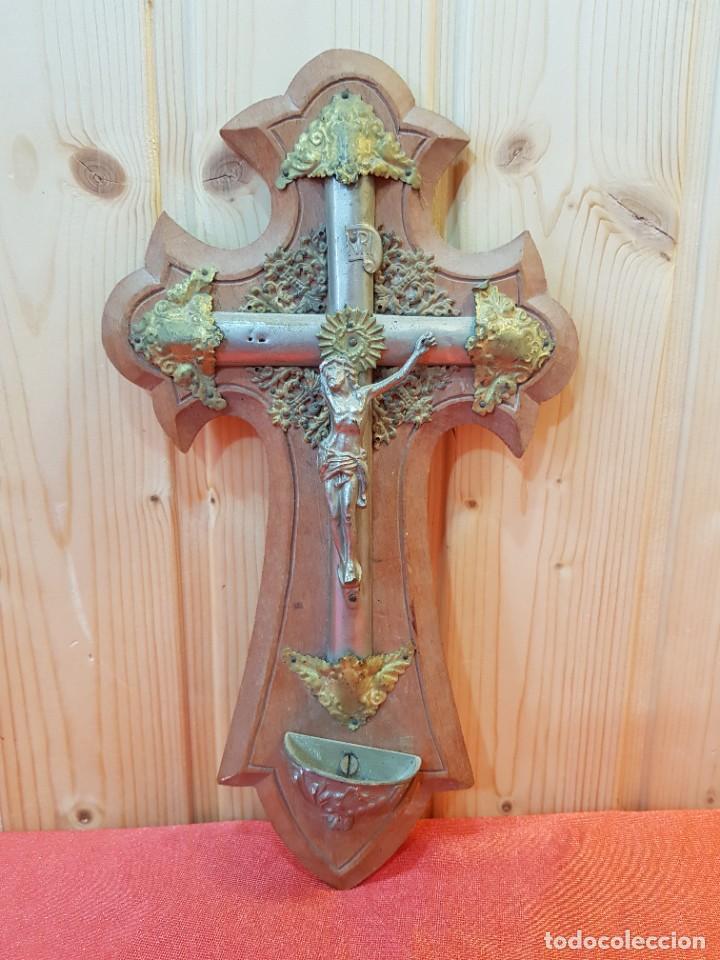 Antig&uuml;edades: -CRUCIFIJO BENDITERA - Foto 1