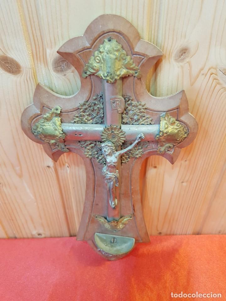 Antig&uuml;edades: -CRUCIFIJO BENDITERA - Foto 3