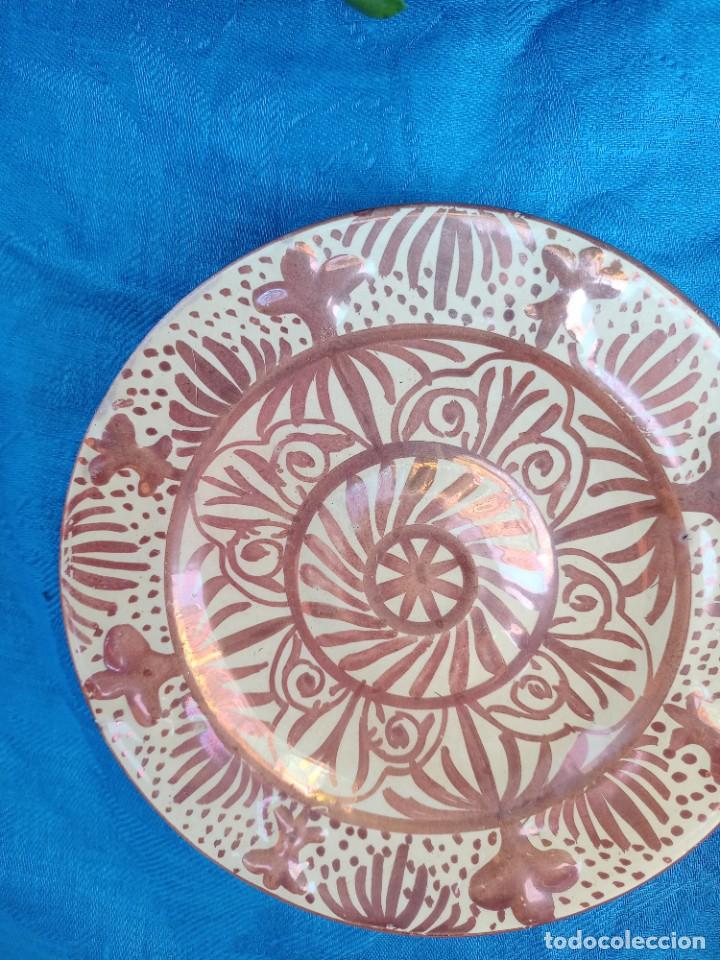 Antig&uuml;edades: Plato Manises cobre - Foto 2