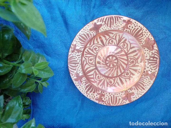 Antig&uuml;edades: Plato Manises cobre - Foto 4