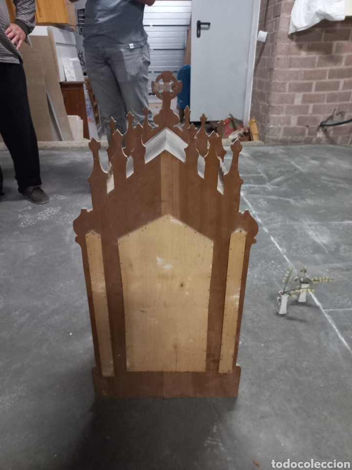 Antig&uuml;edades: Capilla de madera para imagen religiosa. - Foto 6