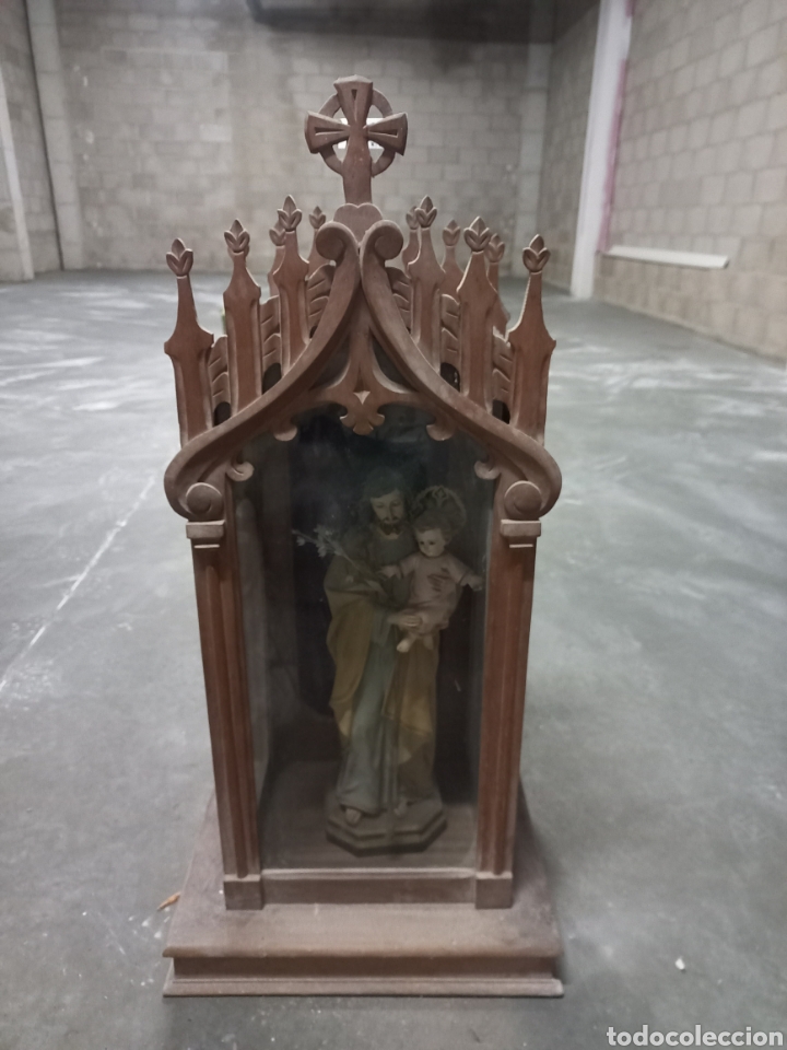 Antig&uuml;edades: Capilla de madera para imagen religiosa. - Foto 1