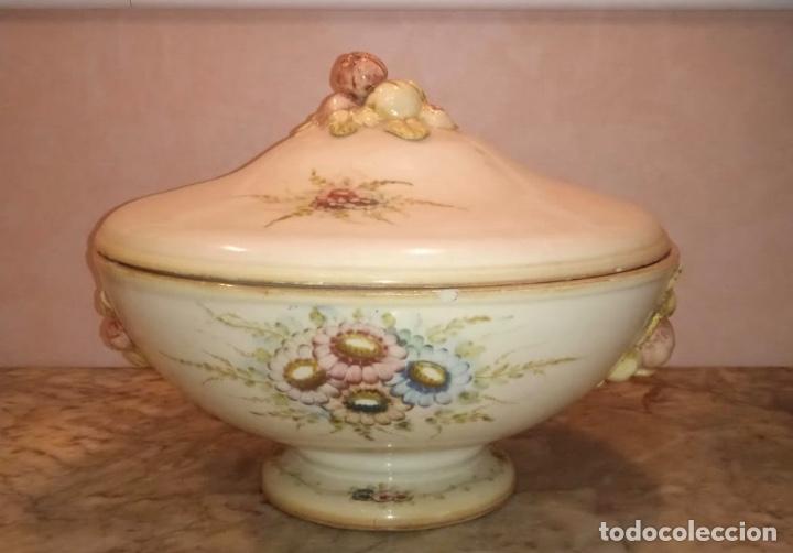 Antig&uuml;edades: Sopera antigua, firma Vidiler - Foto 1