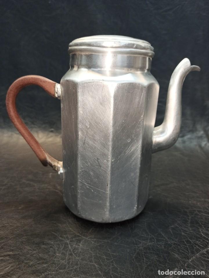 Antig&uuml;edades: Antigua cafetera y cazo. C62 - Foto 2