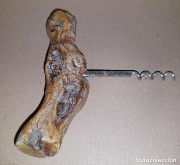 Antig&uuml;edades: Antiguo sacacorchos para vino. Madera de cepa