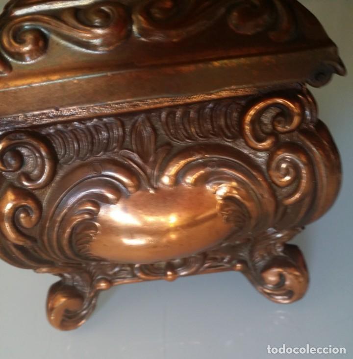 Antig&uuml;edades: Cofre-joyero de bronce - Foto 4