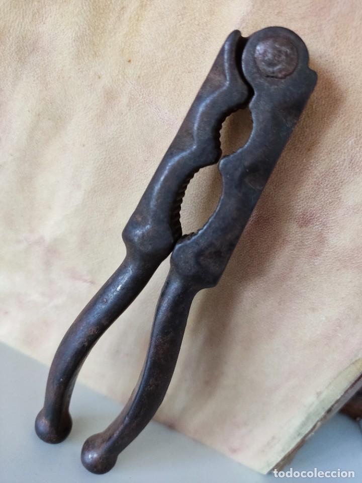 Antig&uuml;edades: ANTIGUO CASCAPI&Ntilde;ONES DE HIERRO - Foto 1
