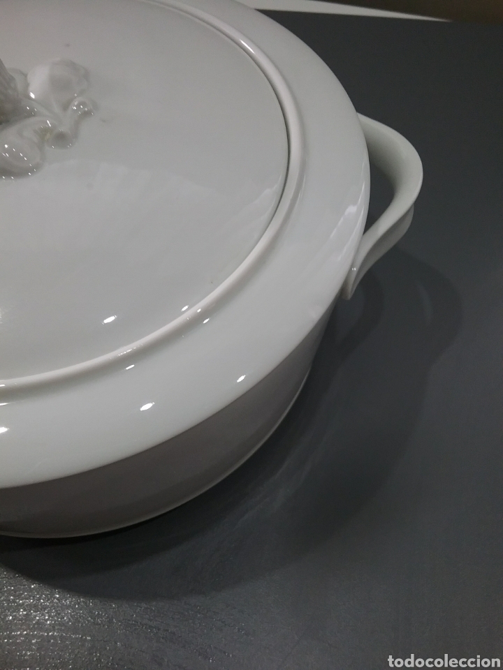 Antig&uuml;edades: Sopera en porcelana - Foto 3