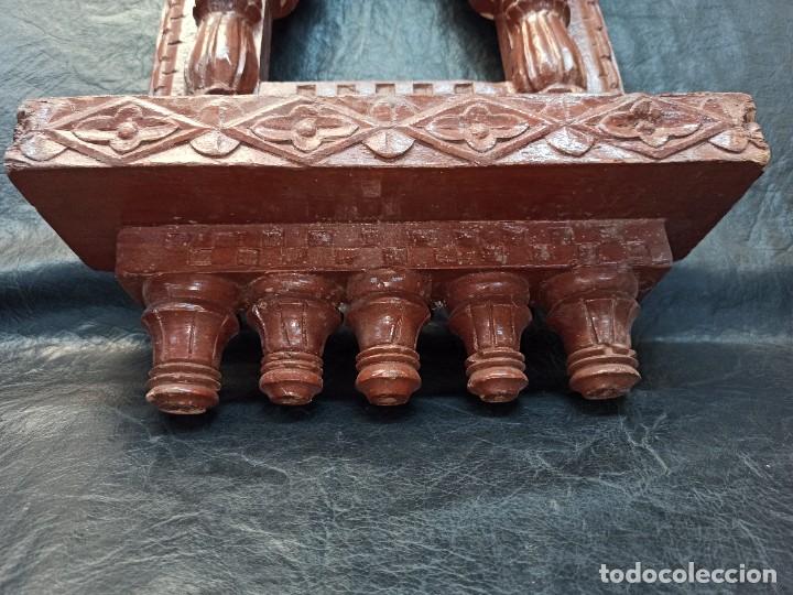 Antig&uuml;edades: Excepcional capilla de colgar de madera tallada. C70 - Foto 4