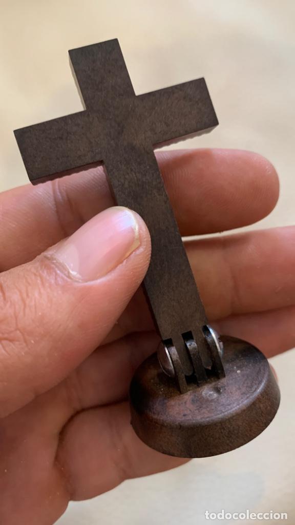 Antig&uuml;edades: ANTIGUA CRUZ DE MADERA CON IMAN - Foto 3