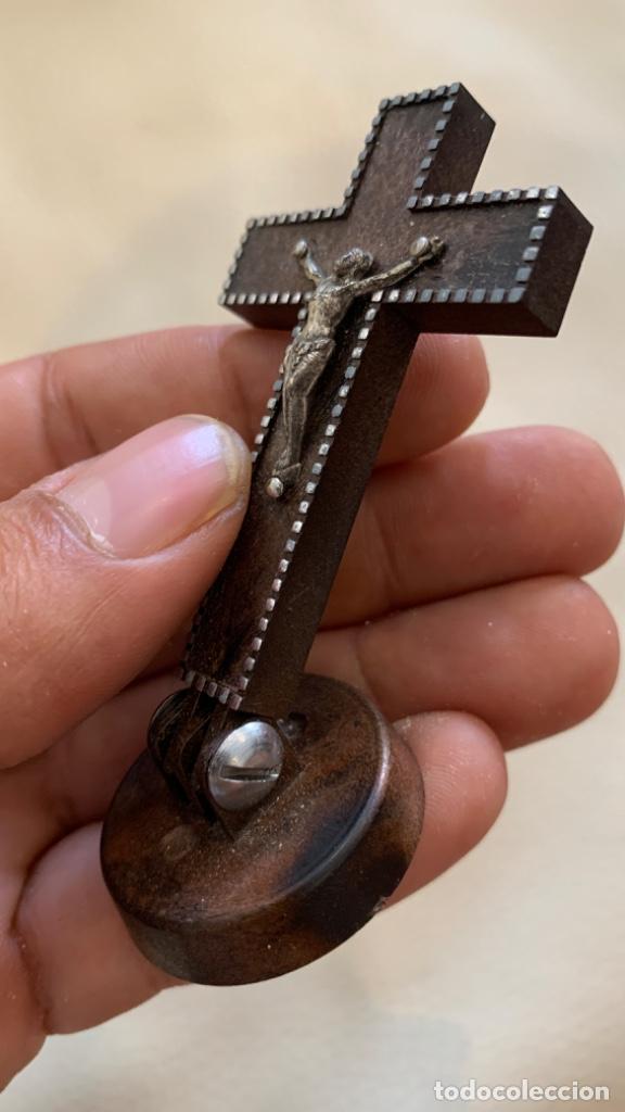 Antig&uuml;edades: ANTIGUA CRUZ DE MADERA CON IMAN - Foto 4