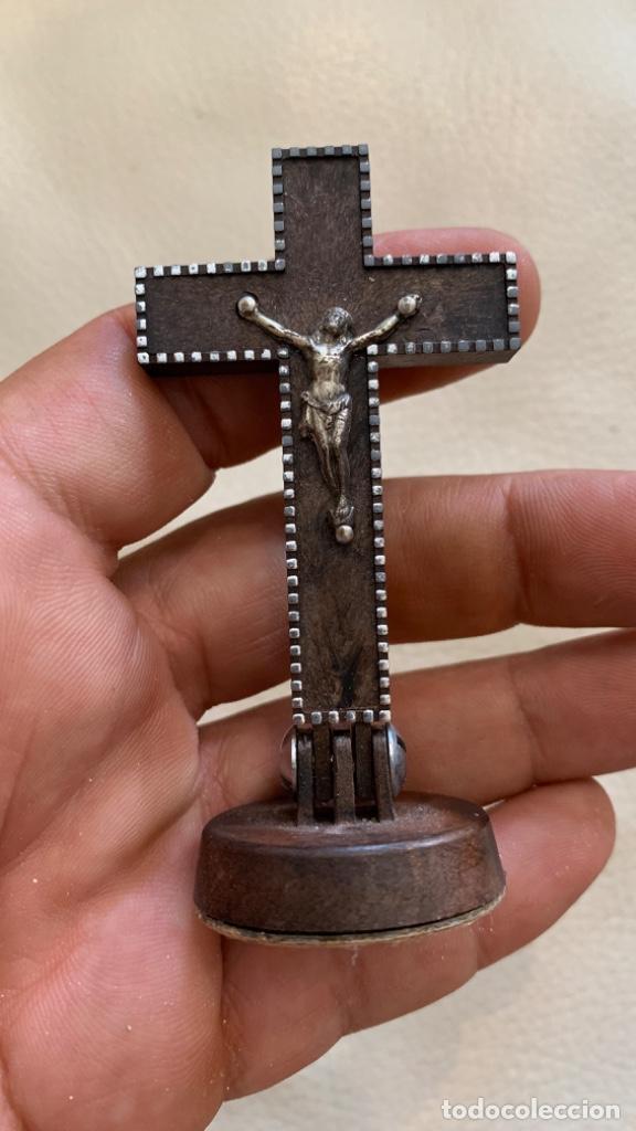 Antig&uuml;edades: ANTIGUA CRUZ DE MADERA CON IMAN - Foto 1
