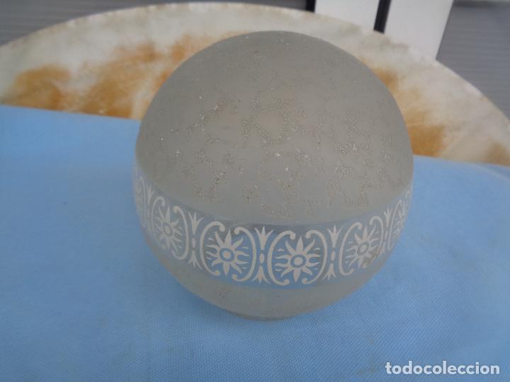 Antig&uuml;edades: TULIPA GLOBO PARA TORNILLOS - Foto 1