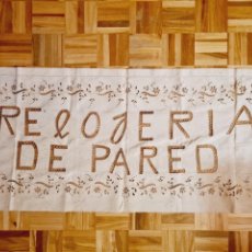 Antigüedades: MUY RARO Y GRAN LETRERO ” RELOJERIA DE PARED” EN BORDADO. Lote 358959480