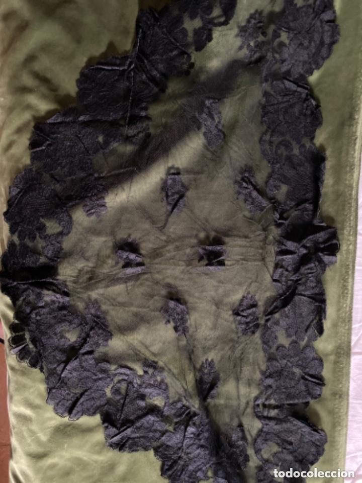 Antig&uuml;edades: ANTIGUA MANTILLA DE ENCAJE - Foto 2