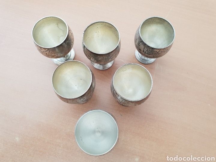 Antig&uuml;edades: Juego de 6 copas de alpaca talladas - Foto 3
