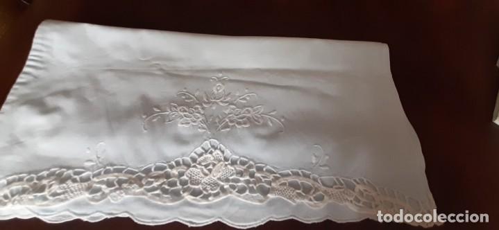 Antig&uuml;edades: LOTE DE 2 FUNDAS DE ALMOHADA. - Foto 2