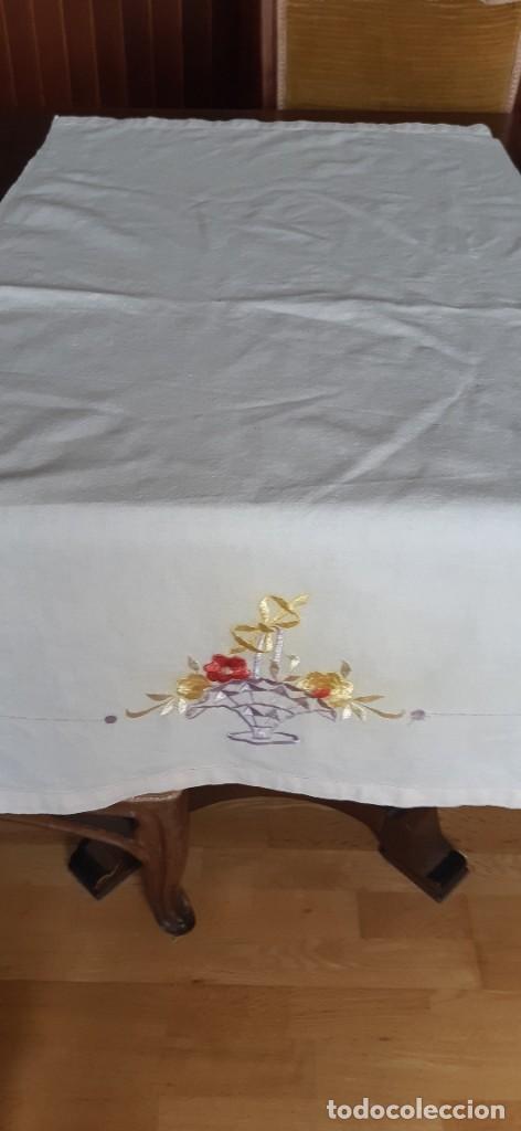 Oggetti Antichi: ANTIGUA TOALLA DE CREP&Eacute; ROSA MUY P&Aacute;LIDA BORDADA CON VAINICA.